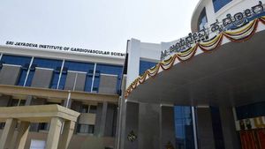 Jayadeva Hospital: ಪ್ರತಿಷ್ಠಿತ ಜಯದೇವ ಹೃದ್ರೋಗ ಆಸ್ಪತ್ರೆಯಲ್ಲಿ ಸೌಲಭ್ಯಗಳ ಕೊರತೆ: ಆರೋಪ 