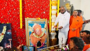 ಧರ್ಮದ ಹೆಸರಿನಲ್ಲಿ ಆತಂಕ ಸೃಷ್ಟಿಸುವವರ ಬಗ್ಗೆ ಎಚ್ಚರದಿಂದ ಇರಬೇಕು: ಸಚಿವ ಈಶ್ವರ ಖಂಡ್ರೆ