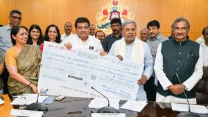 Industry: ಕೆಎಸ್ಐಐಡಿಸಿ 68,000,000 ಕೋಟಿ ರೂ. ಲಾಭಾಂಶ ಸರ್ಕಾರಕ್ಕೆ ಹಸ್ತಾಂತರ