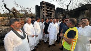 ವಿಮಾನ ದುರಂತದ ಸ್ಥಳಕ್ಕೆ ಕೈ ನಾಯಕರು ಭೇಟಿ: ಹೇಳಿದ್ದೇನು?