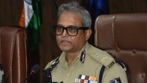ಚಿನ್ನಸ್ವಾಮಿ ಸ್ಟೇಡಿಯಂ ದುರಂತ: ಬೆಂಗಳೂರು ಪೊಲೀಸ್‌ ಕಮಿಷನರ್‌ ದಯಾನಂದ್‌ ಸಸ್ಪೆಂಡ್‌