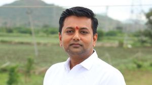  ಚಳ್ಳಕೆರೆ: ಬೆಳ್ಳಂಬೆಳಗ್ಗೆ ಕಾಂಗ್ರೆಸ್ ಶಾಸಕ ಕೆ.ಸಿ.ವಿರೇಂದ್ರ ಪಪ್ಪಿ ಹಾಗೂ ಸಹೋದರರಿಗೆ ಇ.ಡಿ ಶಾಕ್      