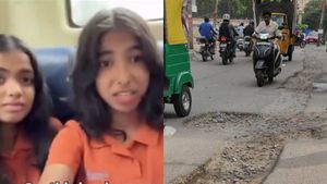 Video Viral: ವಿದ್ಯಾರ್ಥಿಗಳಿಗೆ ಬೆಂಗಳೂರು ರಸ್ತೆಗುಂಡಿ ಸಮಸ್ಯೆ! ವಿಡಿಯೋದಲ್ಲಿ ವಿದ್ಯಾರ್ಥಿನಿಯರ ಮನವಿ