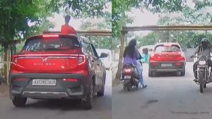 Video Viral: ಕಾರಿನ ಸನ್‌ರೂಫ್ ತೆಗೆದು ನಿಂತಿದ್ದ ಬಾಲಕನಿಗೆ ಕಾದಿತ್ತು ಅಪಾಯ...! Bengauluru 