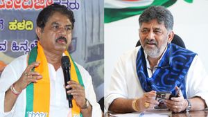 Tunnel Road: ಟನಲ್ ರಸ್ತೆ ಶೋಕಿ ಪಕ್ಕಕ್ಕಿಟ್ಟು ಮೊದಲು ರಸ್ತೆ ಗುಂಡಿ ಮುಚ್ಚಿ: ಅಶೋಕ್‌