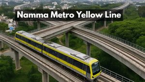 Namma Metro: ಹೊಸ ಮೆಟ್ರೋ ಮಾರ್ಗದಲ್ಲಿ ತಾಂತ್ರಿಕ ಲೋಪ, ರೈಲಿಗಾಗಿ ಪ್ರಯಾಣಿಕರ ಪರದಾಟ