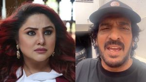 Upendra: ಉಪೇಂದ್ರ & ಅವರ ಪತ್ನಿ ಮೊಬೈಲ್ ಹ್ಯಾಕ್: ಹಣ ಕೇಳಿದವರಿಗೆ ಕೊಡದಂತೆ ಉಪ್ಪಿ ಮನವಿ: ಆಗಿದ್ದೇನು?