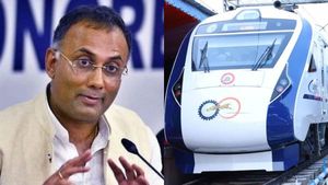 ಮಂಗಳೂರು-ಬೆಂಗಳೂರು ವಂದೇ ಭಾರತ್‌ ರೈಲು: ಕೇಂದ್ರ ರೈಲ್ವೇ ಸಚಿವರಿಗೆ ದಿನೇಶ್‌ ಗುಂಡೂರಾವ್‌ ಪತ್ರ