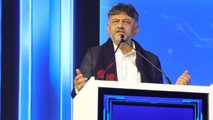 Bengaluru D.K. Shivakumar:  ಬೆಂಗಳೂರು - ಹೈದರಾಬಾದ್ ಸ್ಪರ್ಧಿಗಳಲ್ಲ.. ಆದರೆ: ಡಿಸಿಎಂ ಡಿ.ಕೆ ಶಿವಕುಮಾರ್ ಹೇಳಿದ್ದೇನು ? 