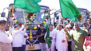 ಉತ್ತರ ಕರ್ನಾಟಕಕ್ಕೆ ಗುಡ್‌ನ್ಯೂಸ್: 112 ನಗರ ಬಸ್‌ಗಳಿಗೆ ಚಾಲನೆ, 400 ಹೊಸ ಬಸ್‌ಗಳ ಸೇರ್ಪಡೆ ಶೀಘ್ರ