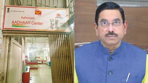 ಧಾರವಾಡಕ್ಕೆ ಮತ್ತೆ ಬಂತು ಆಧಾರ್‌ ಸೇವಾ ಕೇಂದ್ರ: ಸಚಿವ ಪ್ರಹ್ಲಾದ್ ಜೋಶಿ ಸಿಹಿಸುದ್ದಿ 