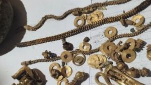 Lakkundi Gold Found Case: ಲಕ್ಕುಂಡಿಯಲ್ಲಿ 'ಚಿನ್ನ' ನಿಧಿಯನ್ನು ಸರ್ಕಾರಕ್ಕೆ ಒಪ್ಪಿಸಿದ ಕುಟುಂಬದಲ್ಲಿ ಬಿರುಕು