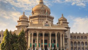 'ಸರ್ಕಾರ ಅಲ್ಪ ಸಂಖ್ಯಾತರಷ್ಟೇ ಏಕೆ ಎಲ್ಲ ರೈತರ ಸಾಲದ ಮೇಲಿನ ಬಡ್ಡಿ ಮನ್ನಾ ಮಾಡಲಿ'