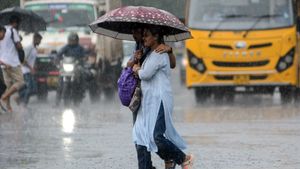 Karnataka Weather: ಬೆಂಗಳೂರು ಸೇರಿ ಈ ಜಿಲ್ಲೆಗಳಲ್ಲಿ ಮುಂದಿನ ಎರಡು ದಿನ ಮಳೆ ಸಾಧ್ಯತೆ
