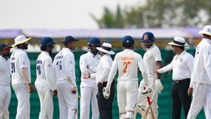 ಹುಬ್ಬಳ್ಳಿಯಲ್ಲಿ ಕನ್ನಡಿಗನಿಗೆ ತಲೆಯಲ್ಲಿ ಡಿಚ್ಚಿ ಹೊಡೆದ ಜಮ್ಮು-ಕಾಶ್ಮೀರ ಕ್ರಿಕೆಟರ್: ಮಯಾಂಕ್‌ ಮಾಡಿದ್ದೇನು ಗೊತ್ತಾ? 