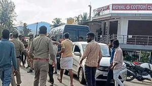 ಚಿಕ್ಕಮಗಳೂರಿನಲ್ಲಿ ಕಾಡಾನೆ ದಾಳಿಗೆ ಕಾರ್ಮಿಕ ಮಹಿಳೆ ಬಲಿ: ಶೃಂಗೇರಿ ಬಂದ್‌, ಪೊಲೀಸರ ಲಾಠಿ ಚಾರ್ಜ್ ಖಂಡಿಸಿ ಪ್ರತಿಭಟನೆ  