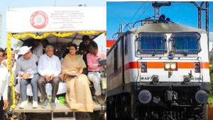 Railway: 2027ಕ್ಕೆ ದಾವಣಗೆರೆ-ತುಮಕೂರು ರೈಲು ಮಾರ್ಗ ಪೂರ್ಣ: ಬೆಣ್ಣೆನಗರಿಯಿಂದ ಬೆಂಗಳೂರಿಗೆ ಕೇವಲ 2.5 ಗಂಟೆ ಪ್ರಯಾಣ