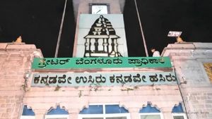 ಅನಧಿಕೃತ ಜಾಹೀರಾತು ಹಾಕುವವರಿಗೆ ಮಾತ್ರವಲ್ಲ, ಮುದ್ರಿಸುವವರಿಗೂ ಜೈಲು: ಜಿಬಿಎ ಖಡಕ್ ವಾರ್ನಿಂಗ್