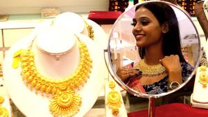 Gold Rate: ಬಂಗಾರ ಮತ್ತಷ್ಟು ದುಬಾರಿ: 16,000 ರೂ. ದಾಟಿದ ಚಿನ್ನ, ಬೆಳ್ಳಿ ಬೆಲೆ ಕೂಡ ಏರಿಕೆ, ಇಲ್ಲಿದೆ ಇಂದಿನ ದರ ವಿವರ