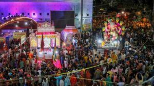 Karnataka: ಧಾರ್ಮಿಕ ಮೆರವಣಿಗೆ, ಜಯಂತಿಗಳಲ್ಲಿ DJ ಸದ್ದಿಗೆ ಬ್ರೇಕ್? 'ಐಟಂ ಸಾಂಗ್' ಬ್ಯಾನ್ ಮಾಡಲು ರಾಜ್ಯ ಸರ್ಕಾರ ಒಲವು