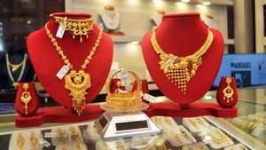 Gold Price Today: ಆಭರಣ ಪ್ರಿಯರಿಗೆ ಬಿಗ್ ರಿಲೀಫ್: ಬೆಂಗಳೂರಿನಲ್ಲಿ ಚಿನ್ನದ ಬೆಲೆ ದಿಢೀರ್ ಇಳಿಕೆ; ಇಂದಿನ ದರ ಇಲ್ಲಿದೆ 