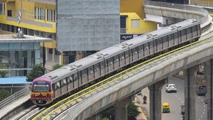 Video Viral: ಬೆಂಗಳೂರು ಮೆಟ್ರೋದಲ್ಲಿ ನಕಲಿ ಗನ್ ಹಿಡಿದು ಪ್ರಾಂಕ್: ಪೊಲೀಸರಿಂದ ಯುವಕನಿಗೆ ಶಾಸ್ತಿ