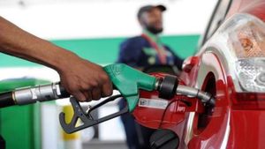 ಶೆಲ್ ಬಂಕ್‌ನಲ್ಲಿ ಪೆಟ್ರೋಲ್ ದರ ಏರಿಕೆ: ಬೆಂಗಳೂರಿನಲ್ಲಿ 10 ದಿನಗಳಲ್ಲಿ 4.50 ರೂಪಾಯಿ ಹೆಚ್ಚಳ; ಇಲ್ಲಿದೆ ದರಪಟ್ಟಿ  