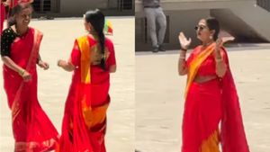 Bengaluru: 'ಮುಕ್ಕಾಲ ಮುಕ್ಕಾಬುಲ' ಹಾಡಿಗೆ ಸಖತ್ ಹೆಜ್ಜೆ ಹಾಕಿದ ಗಣಿತ ಪ್ರೊಫೆಸರ್; ಡಾನ್ಸ್ ವಿಡಿಯೋ ಭಾರೀ Viral