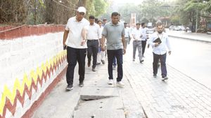 GBA: ಪಾದಚಾರಿ ಮಾರ್ಗ ಒತ್ತುವರಿ ಮಾಡಿದ್ರೆ ಬೀಳುತ್ತೆ ದಂಡ: ನಗರದಲ್ಲಿ ಬಿರುಸಿನ ಕಾರ್ಯಾಚರಣೆ