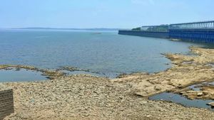 KRS Dam: ಬೆಂಗಳೂರು, ಮೈಸೂರು, ಮಂಡ್ಯ ಜಿಲ್ಲೆಗಳ ಜೀವನಾಡಿ ಕೆಆರ್‌ಎಸ್‌ನಲ್ಲಿ 100 ಅಡಿಗಿಂತ ಕೆಳಕ್ಕೆ ಕುಸಿದ ನೀರಿನ ಮಟ್ಟ    