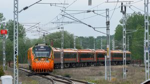 ನೂತನ ಬೆಂಗಳೂರು-ಮುಂಬೈ ಎಕ್ಸ್‌ಪ್ರೆಸ್ ರೈಲಿಗೆ ತುಮಕೂರಿನಲ್ಲಿಯೂ ನಿಲುಗಡೆ: ವೇಳಾಪಟ್ಟಿ ಹಾಗೂ ಮಾರ್ಗದ ವಿವರ ಇಲ್ಲಿದೆ
