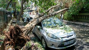 Bengaluru: ನಿನ್ನೆ ಸಂಜೆ ಸುರಿದ ಮಳೆಗೆ ಜನಜೀವನ ಅಸ್ತವ್ಯಸ್ತ;  ಜಲಾವೃತಗೊಂಡ ಅಂಡರ್‌ಪಾಸ್‌, ಹಲವೆಡೆ ಮರಗಳು ಧರೆಗೆ