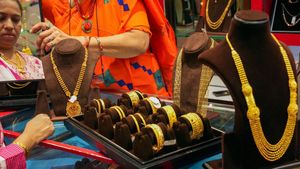 Gold Price: ಆಭರಣ ಪ್ರಿಯರಿಗೆ ಬೆಲೆ ಏರಿಕೆ ಶಾಕ್: ಚಿನ್ನ, ಬೆಳ್ಳಿ ಬೆಲೆಯಲ್ಲಿ ಭಾರಿ ಜಿಗಿತ, ಇಲ್ಲಿದೆ ಇಂದಿನ ದರ ಪಟ್ಟಿ