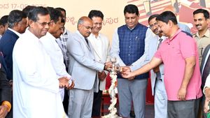 ಸತ್ಯಸಾಯಿ ಗ್ರಾಮದಲ್ಲಿ ರಾಜ್ಯ ಮಟ್ಟದ ವಕೀಲರ ಸಂಘದ ಕ್ರಿಕೆಟ್ ಟೂರ್ನಿಗೆ ಚಾಲನೆ