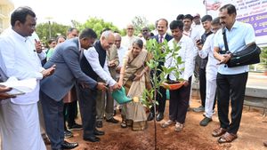 ಚಿಕ್ಕಬಳ್ಳಾಪುರ: ಕರ್ನಾಟಕದಲ್ಲಿ 5 ಕೋಟಿ ಸಸಿ ನೆಡುವ ಅಭಿಯಾನಕ್ಕೆ ಚಾಲನೆ