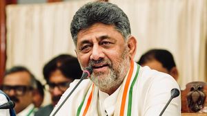 ಡಿಕೆ ಶಿವಕುಮಾರ್‌ಗೆ ಸ್ವಾತಂತ್ರ್ಯವಿಲ್ಲ! ರಾಹುಲ್-ಸಿದ್ದರಾಮಯ್ಯ ರಿಮೋಟ್‌ನಿಂದ ಸರ್ಕಾರ: ಆರ್.ಅಶೋಕ್