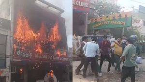 ಲಕ್ನೋ ಕೋಚಿಂಗ್ ಸೆಂಟರ್‌ನಲ್ಲಿ ಭೀಕರ ಅಗ್ನಿ ದುರಂತ: ಪ್ರಾಣ ಉಳಿಸಿಕೊಳ್ಳಲು ಕಟ್ಟಡದಿಂದ ಧುಮುಕಿದ ಯುವಕ