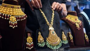 Gold Price: ಅಧಿಕ ಮಾಸ ಅಂತ ಮದ್ವೆ, ಮುಂಜಿ ಆಗದಿದ್ದರೇನು? ಚಿನ್ನದ ಬೆಲೆ ಇಳಿದಿದೆ, ತಗೋಬಹುದು, ಹೇಗಿದೆ ಚಿನ್ನ, ಬೆಳ್ಳಿ ಬೆಲೆ?