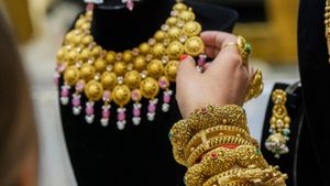 Gold Price On June 18: ಬೆಂಗಳೂರಿನಲ್ಲಿ ಬಂಗಾರ ಬೆಲೆ ಇಳಿಕೆಯಾಗಿದ್ಯಾ? ಇಲ್ಲಿದೆ ಜೂನ್ 18ರ ಚಿನ್ನದ ದರಪಟ್ಟಿ