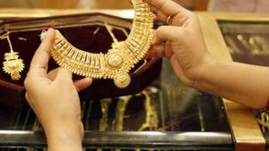 Gold Price On June 20: ಬಂಗಾರ, ಬೆಳ್ಳಿ ಬೆಲೆ ಇಳಿಕೆ ಆಗಿದ್ಯಾ? ಇಲ್ಲಿದೆ ಜೂನ್ 20ರ ಚಿನ್ನದ ದರಪಟ್ಟಿ