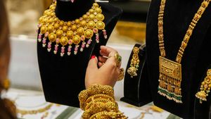 Gold Price: ಬೆಂಗಳೂರಿನಲ್ಲಿ ಬಂಗಾರ ಬೆಲೆ ಇಳಿಕೆ, ಇಲ್ಲಿದೆ ಜುಲೈ 14ರ ಚಿನ್ನದ ದರಪಟ್ಟಿ