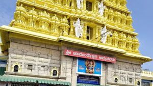 2025ರ ಆಷಾಢ ಮಾಸ ವಿಶೇಷ ದರ್ಶನದಲ್ಲಿ ಭಾರಿ ಗೋಲ್‌ಮಾಲ್: ಚಾಮುಂಡಿ ಬೆಟ್ಟದ ಪ್ರಾಧಿಕಾರದ ವಿರುದ್ಧ ಭ್ರಷ್ಟಾಚಾರದ ಆರೋಪ