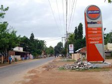 ഹെല്‍മെറ്റില്ലെങ്കില്‍ പെട്രോളും ഇല്ല