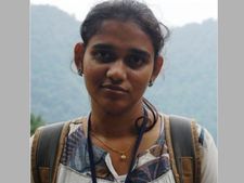 അയ്യപ്പ ഭക്തരുടെ ബസ്സില്‍ നിന്ന് യുവതിയേയും കൈക്കുഞ്ഞുങ്ങളേയും ഇറക്കിവിട്ടു