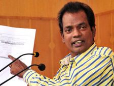  തീയേറ്റര്‍ കിട്ടിയില്ലെങ്കില്‍ പ്രൊജക്റ്ററുമായി പറമ്പുകളിറങ്ങുമെന്ന് സലിംകുമാര്‍