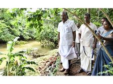 കോഴിക്കോട്ട് മഴ തുടരുന്നു: നാശനഷ്ടങ്ങളും, കടിയങ്ങാട്ട് ഒരാള്‍ മുങ്ങിമരിച്ചു!