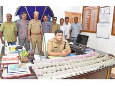  വടകരയില്‍ വന്‍ കുഴല്‍പ്പണ വേട്ട: 89.59ലക്ഷം രൂപ പിടിച്ചെടുത്തു, പണം കടത്തുന്നത് മൈസൂരില്‍ നിന്നും!!