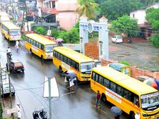 മലപ്പുറത്തെ 32 സ്‌കൂളുകള്‍ക്ക് ഗേള്‍സ് ഒണ്‍ലി ബസുകള്‍ വിതരണം ചെയ്തു