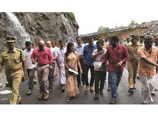 എങ്ങുമെത്താതെ കുതിരാന്‍:  കുതിരാന്‍ തുരങ്കം  കളക്ടര്‍ ടിവി അനുപമ സന്ദര്‍ശിച്ചു, ഗതാഗത പ്രശ്നം!!