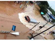 ചെറിയ പെരുന്നാള്‍ വെള്ളത്തില്‍: മലപ്പുറത്തെ ടൂറിസ്റ്റ് കേന്ദ്രങ്ങളില്‍ പ്രവേശന വിലക്ക്